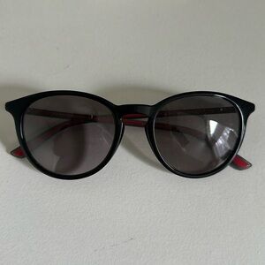 Black Gucci Sunglasses
